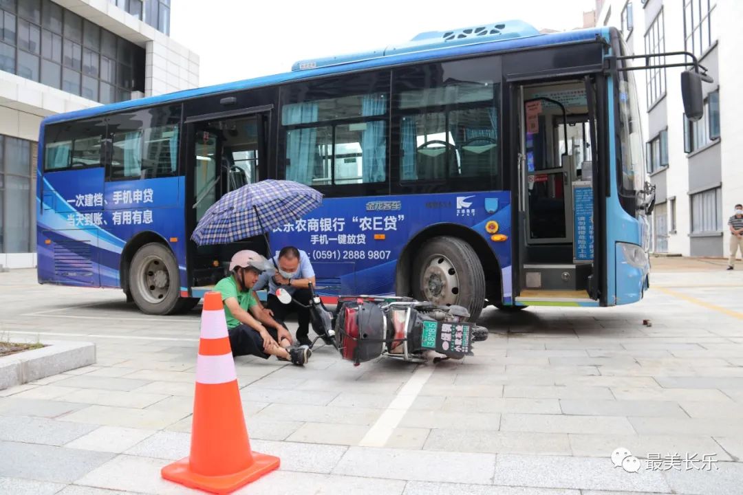 闽运集团2021年公交车交通事故应急处置联合演练在我区举行