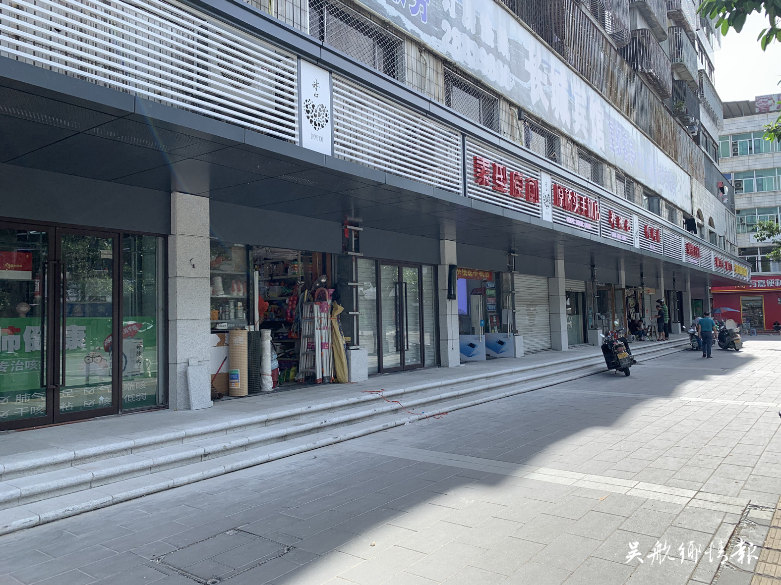 爱心路立面改造工程进展过半