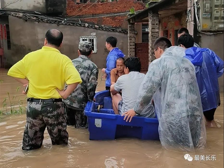 长乐：5900多名干部坚守 筑起抵御风雨“钢铁防线”