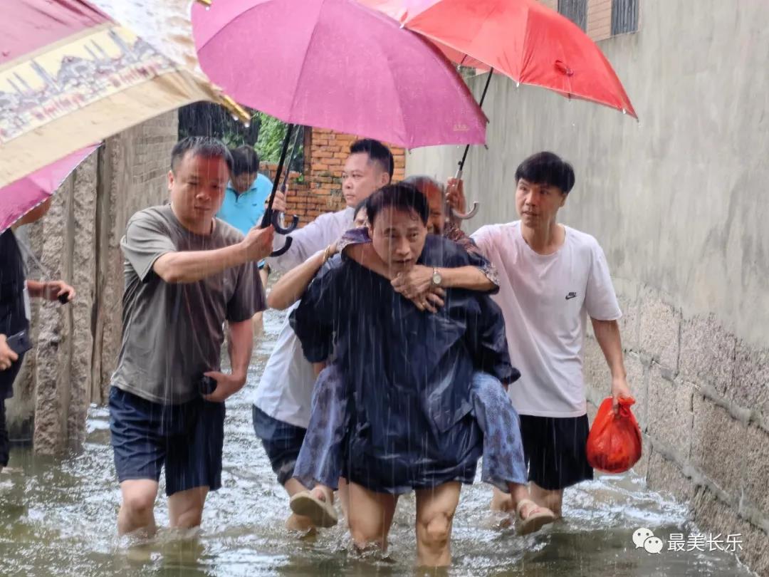 长乐：5900多名干部坚守 筑起抵御风雨“钢铁防线”