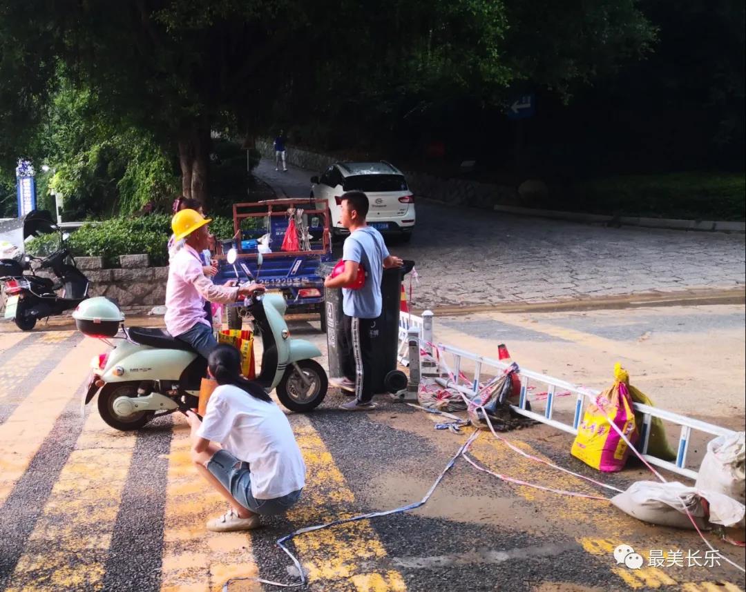 长乐：5900多名干部坚守 筑起抵御风雨“钢铁防线”