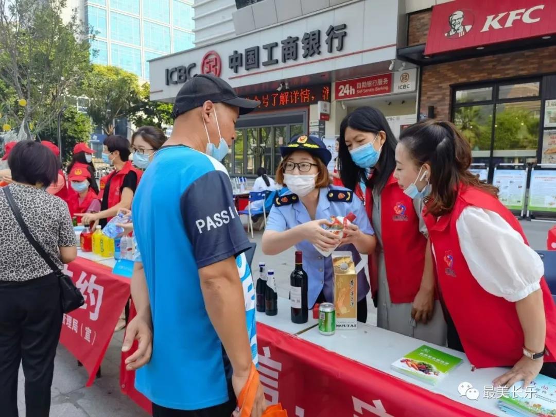 区市场监管局开展多样化食品安全宣传活动