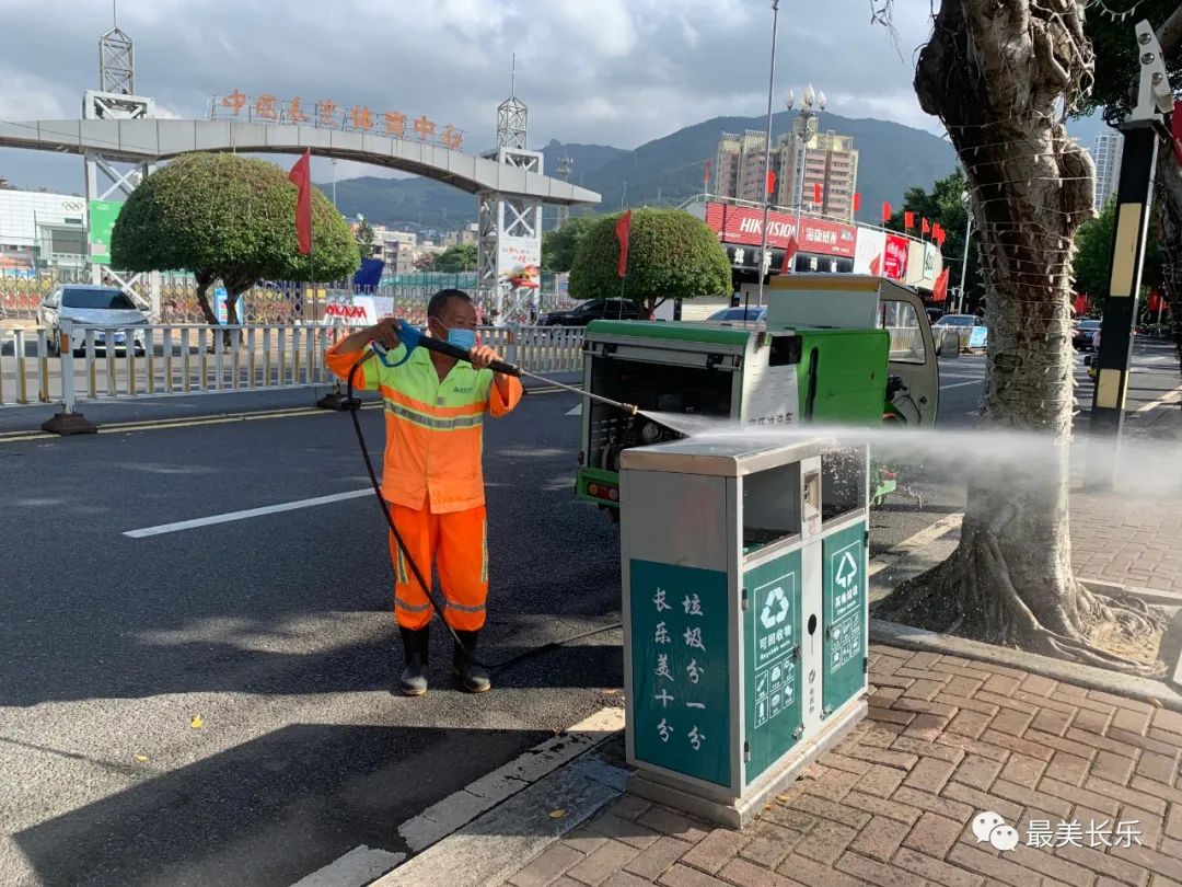 【网络中国节•国庆】假期不停歇！我区环卫工人守护城市“颜值”