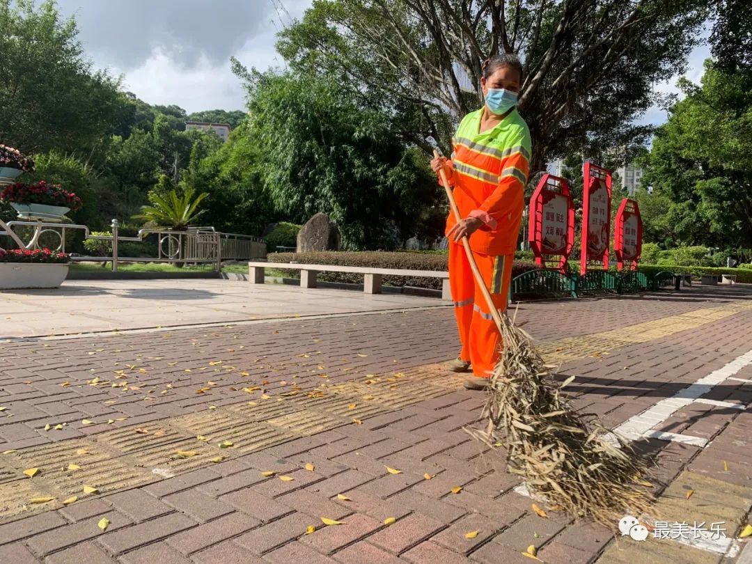 【网络中国节•国庆】假期不停歇！我区环卫工人守护城市“颜值”