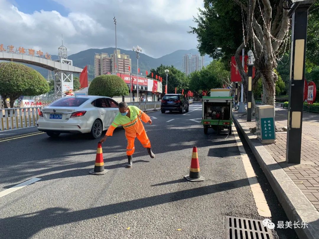 【网络中国节•国庆】假期不停歇！我区环卫工人守护城市“颜值”