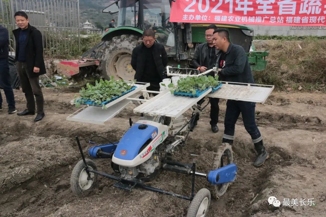 补贴助力农机“快跑” 农户田间亮绝活