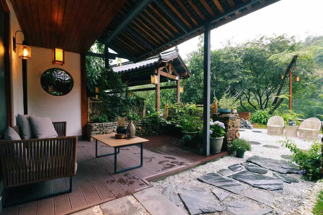 你还犹豫什么！快来这里游龙潭晓瀑、住山间民宿、品袅袅茶香～