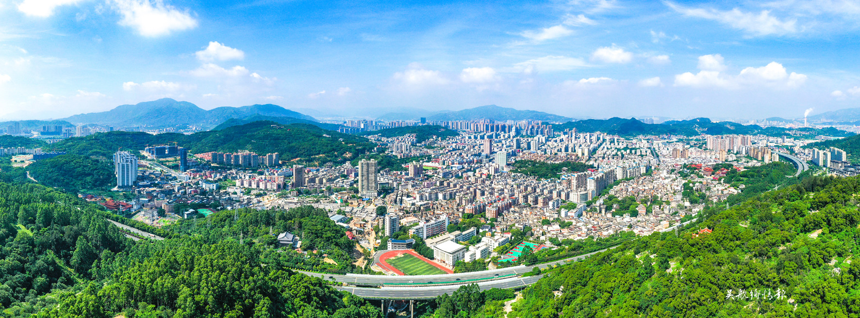学史力行 实干为民