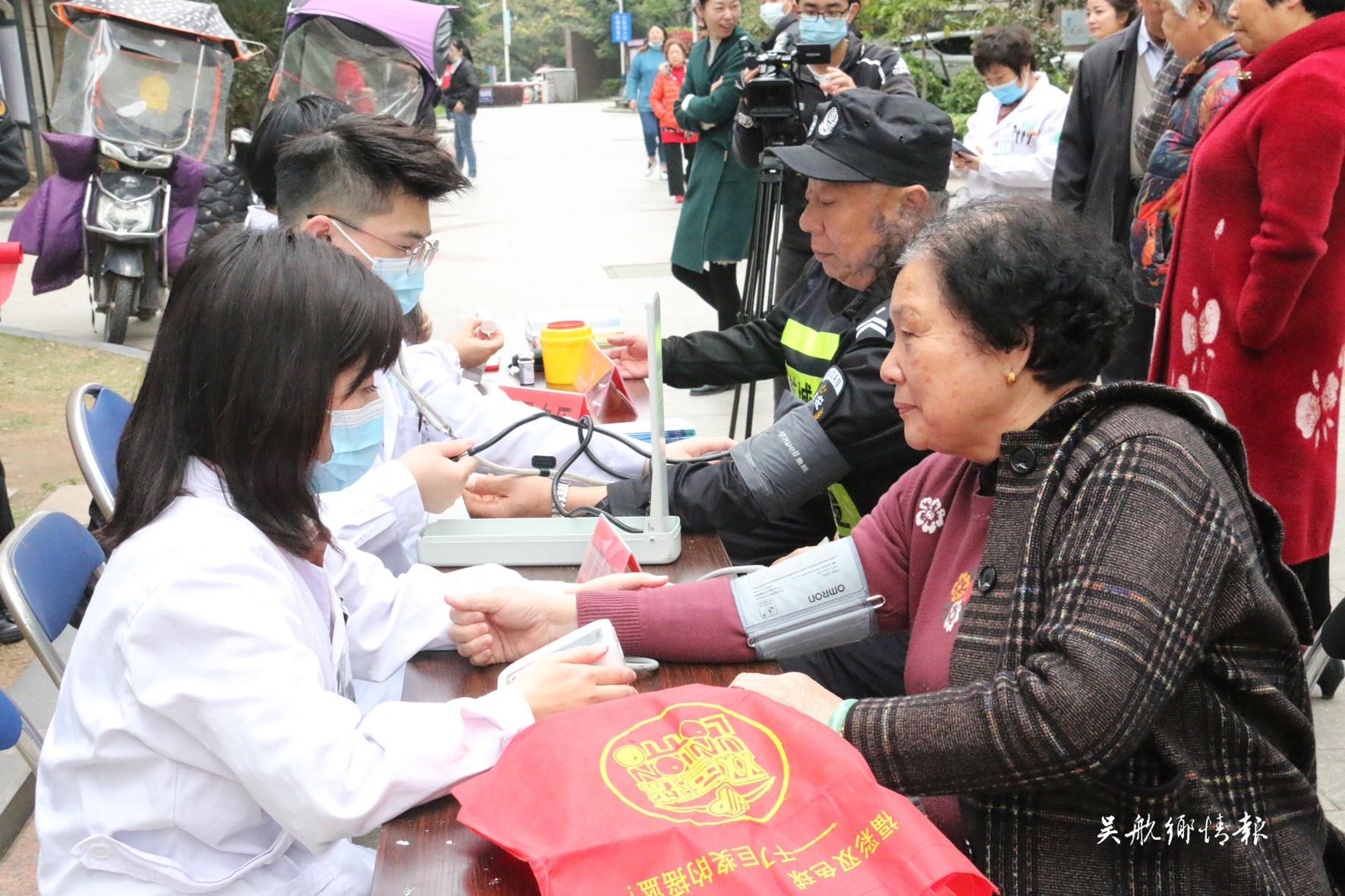 学史力行 实干为民
