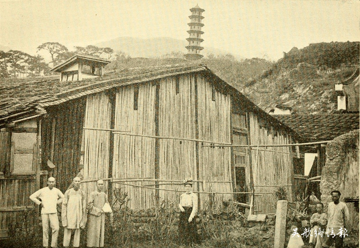 120年前，外国人想论斤称重买下三峰塔