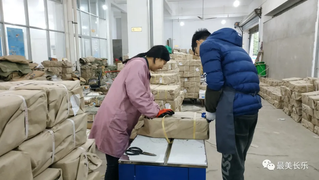 新春走基层 | 区新华书店春节发行“不停档”，确保新学期“课前到书”！