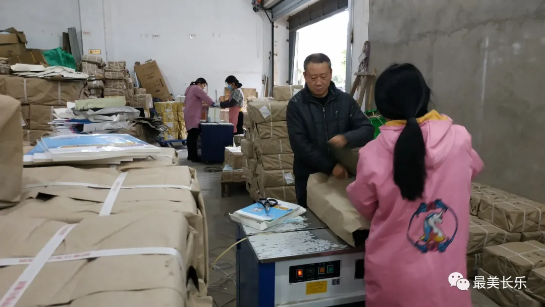 新春走基层 | 区新华书店春节发行“不停档”，确保新学期“课前到书”！