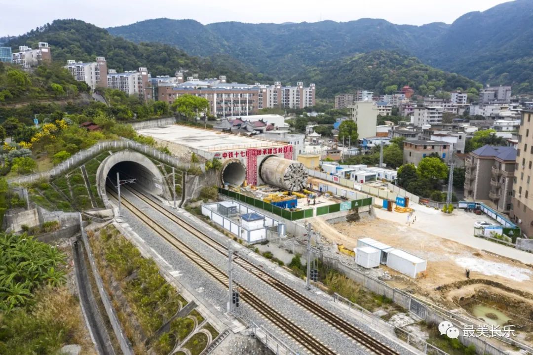 国内首个！采用多项创新技术！滨海快线岱岭隧道完成双线贯通