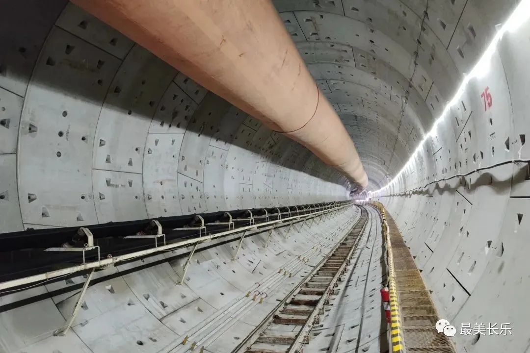国内首个！采用多项创新技术！滨海快线岱岭隧道完成双线贯通