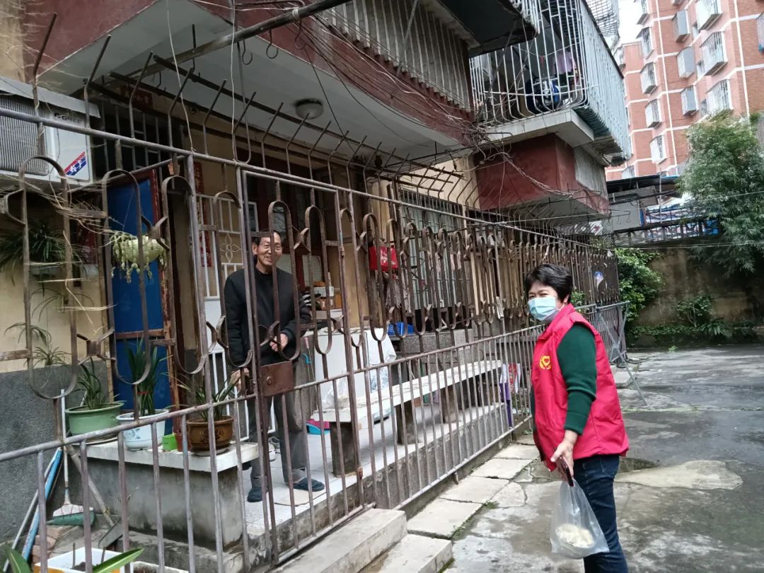 银龄有福！上千名老人享受送餐上门智慧养老服务