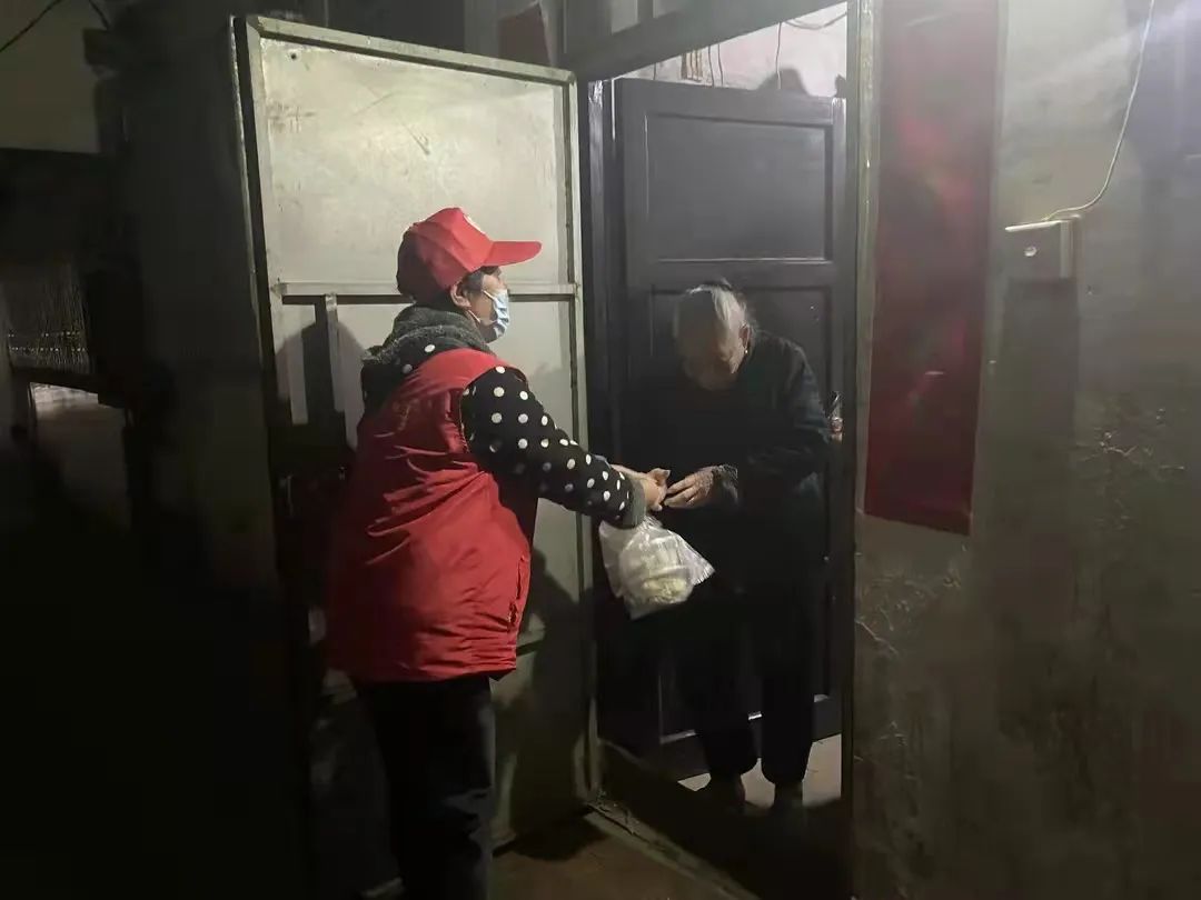 银龄有福！上千名老人享受送餐上门智慧养老服务
