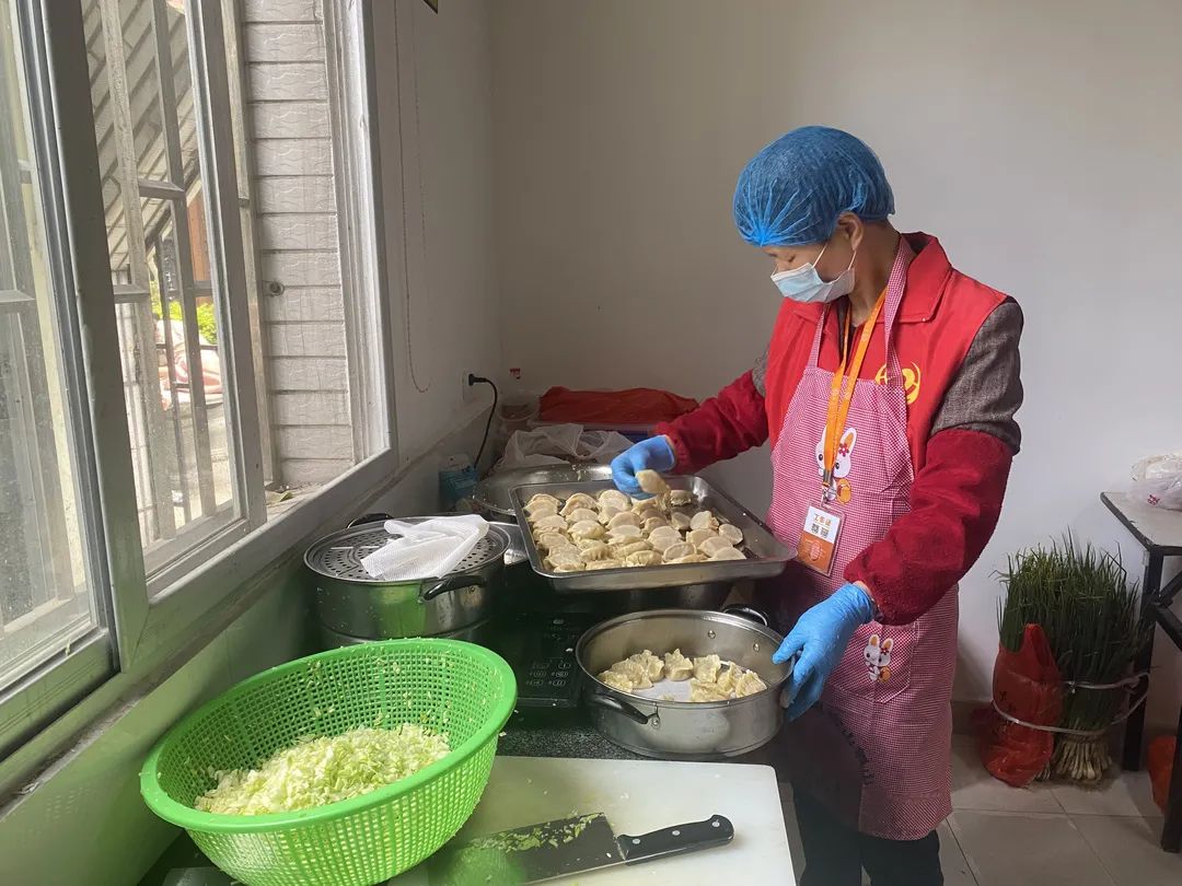 银龄有福！上千名老人享受送餐上门智慧养老服务