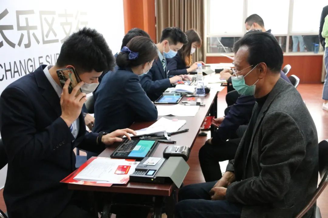 一张红卡见“证”荣光，优待证正式发放！凭证可享受……