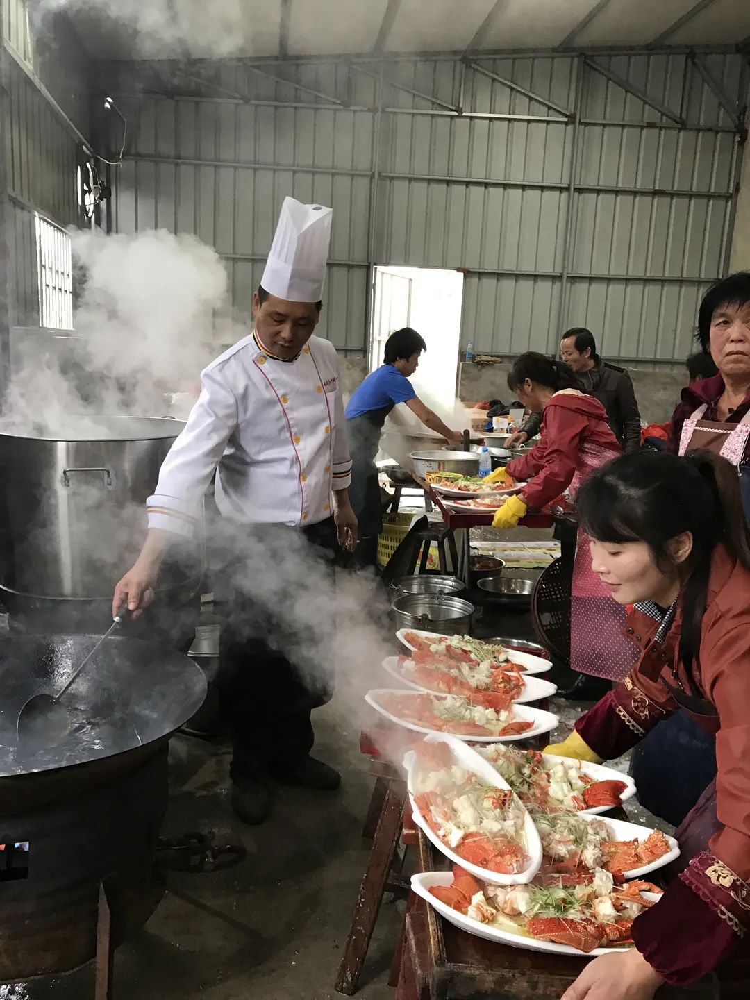 深耕长乐乡宴，上过央视，获评“中华厨神”洪正儿：做鱼、雕花，“乌把”！