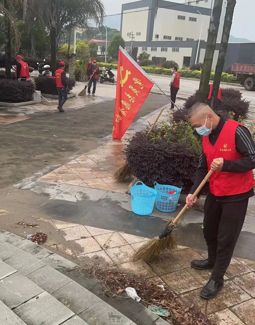 假期不放松，他们这样过“五一”...