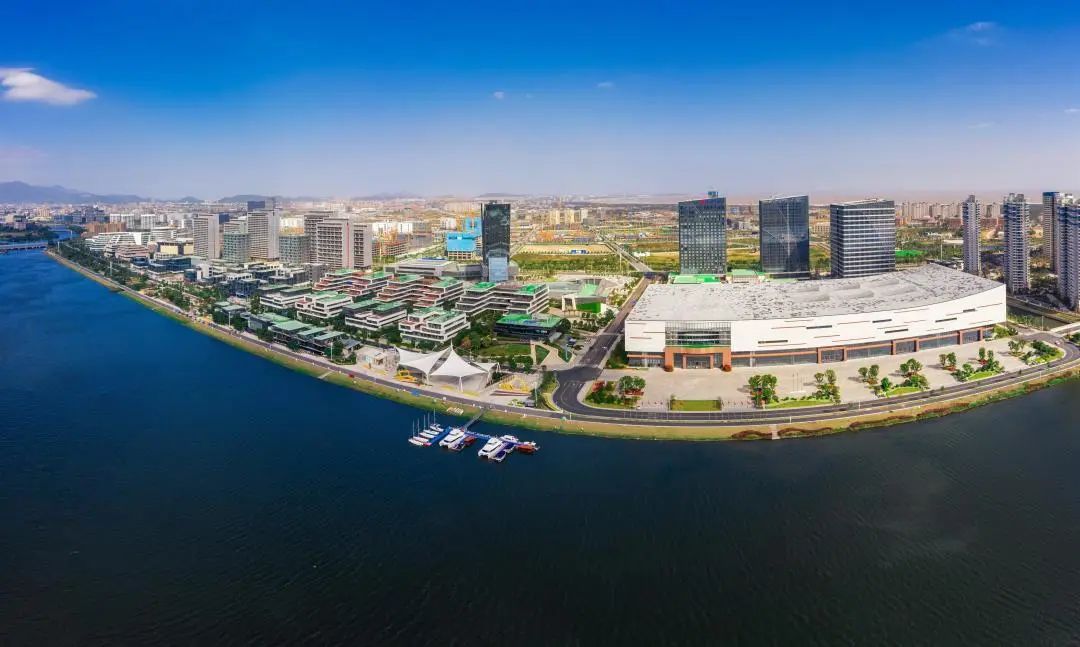 速看！滨海新城迎来首座百米观海总部大楼，逾30家企业入驻！