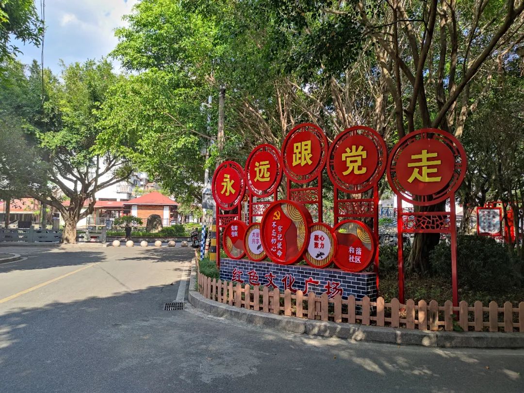 改革动态|市民点赞！背街小巷彩绘出“圈”！