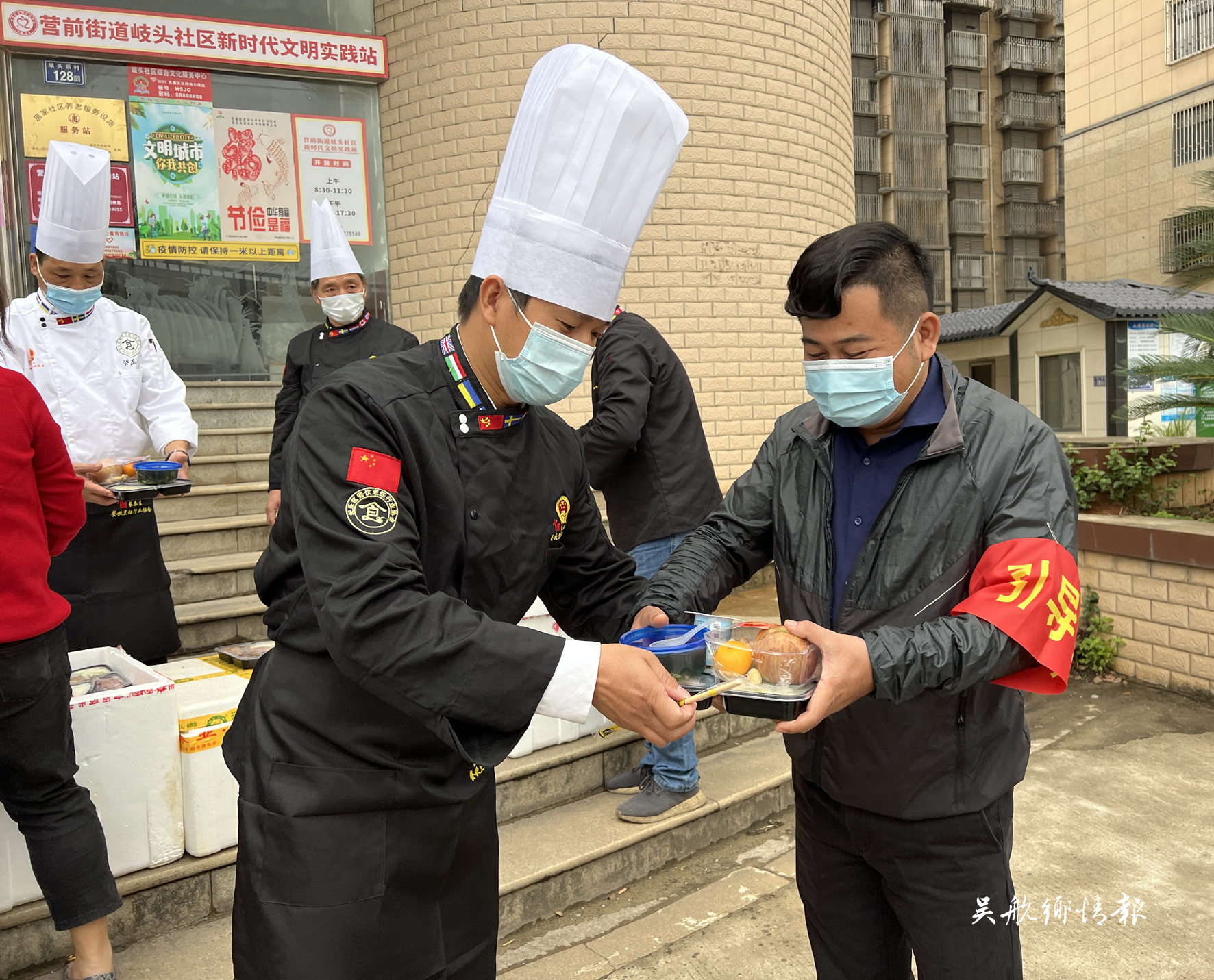 暖心又暖胃！ 100份“爱心餐”送达抗疫一线