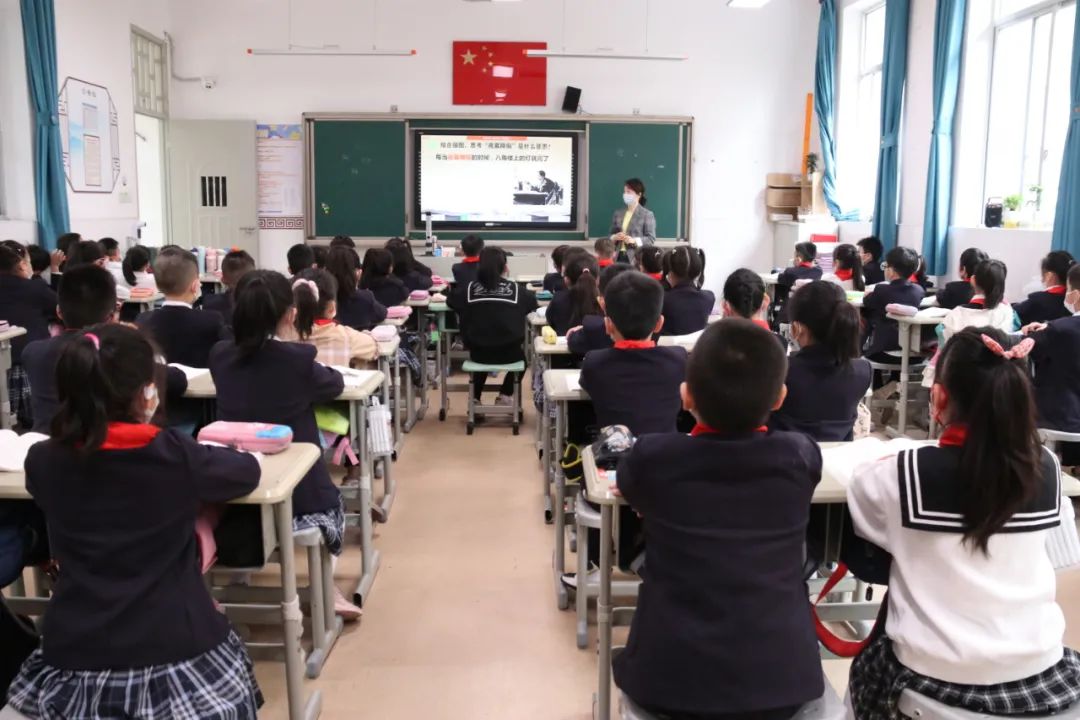 今天，我们终于复课啦！