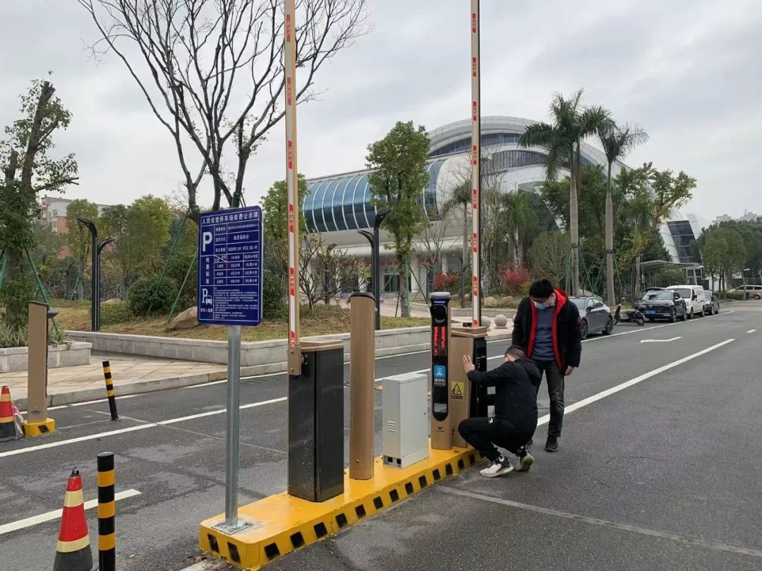 注意！人民会堂停车场将进行试运营，今后这些时段免费！