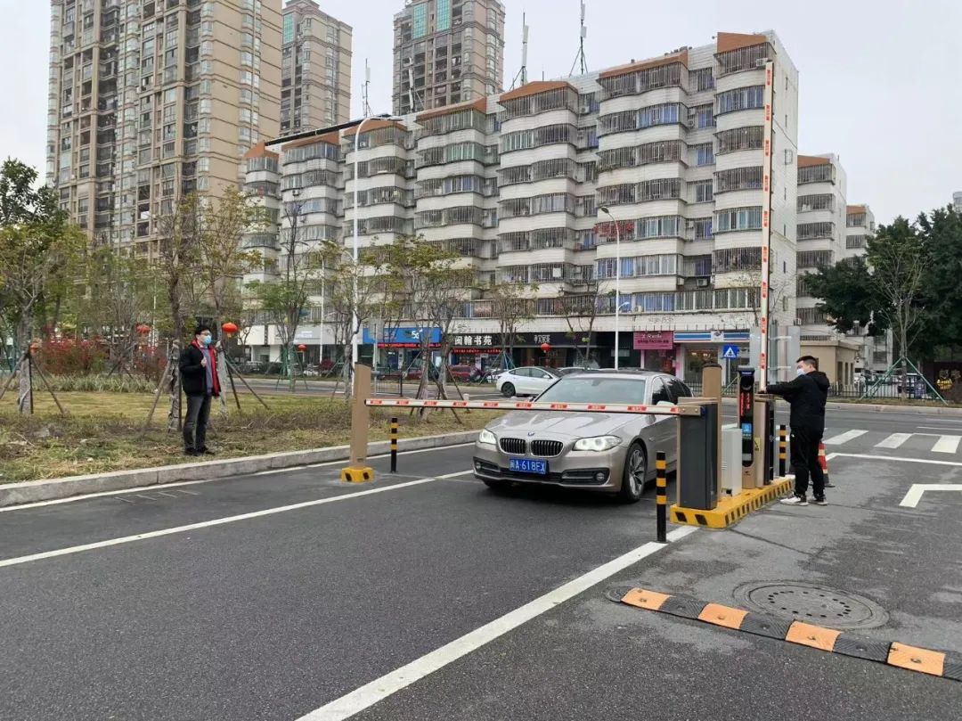 注意！人民会堂停车场将进行试运营，今后这些时段免费！