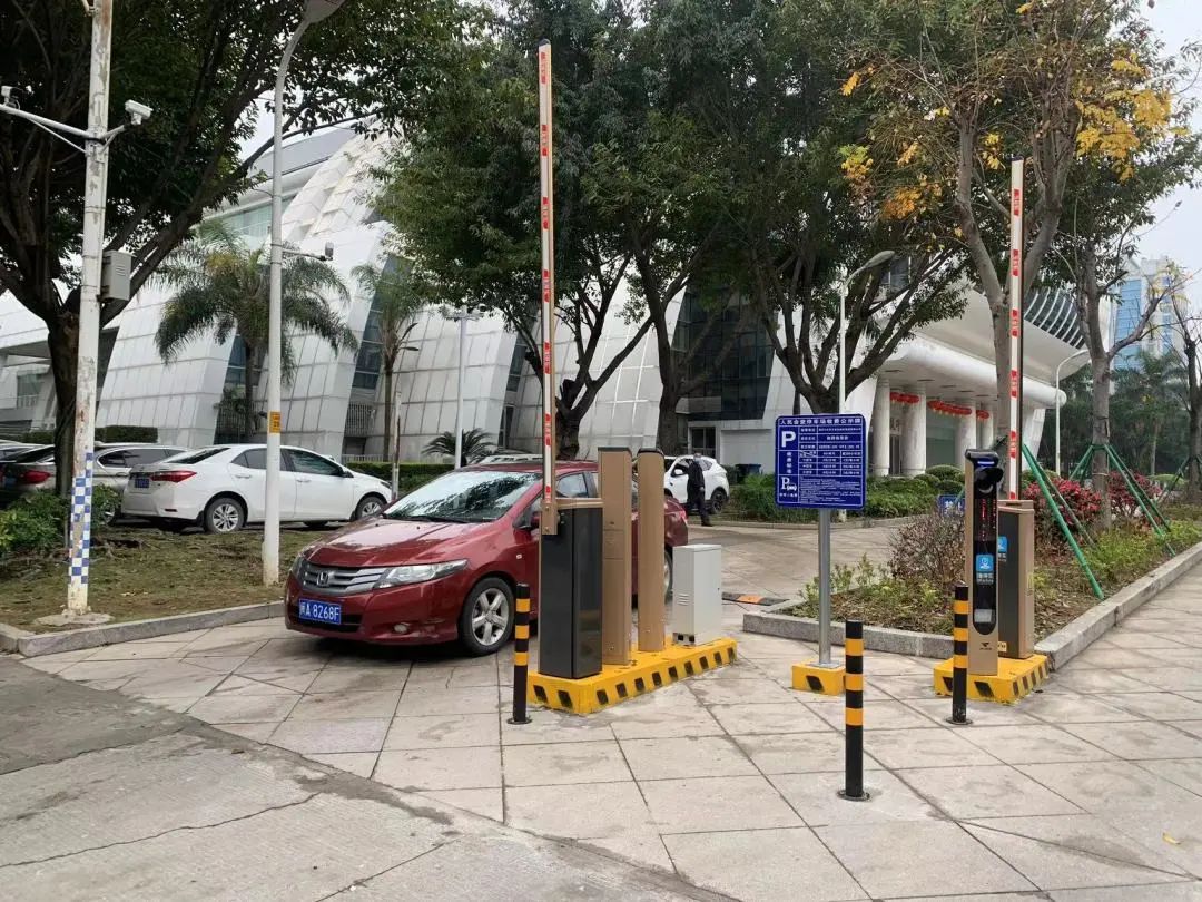 注意！人民会堂停车场将进行试运营，今后这些时段免费！