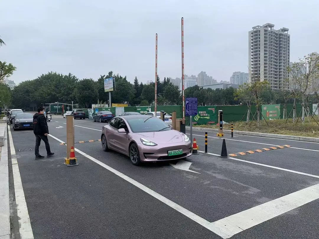 注意！人民会堂停车场将进行试运营，今后这些时段免费！