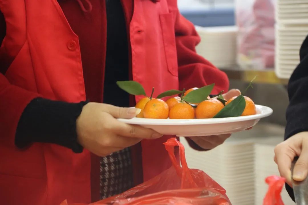 【网络中国节•春节】从舌尖到心间！这份团圆饭，够暖！