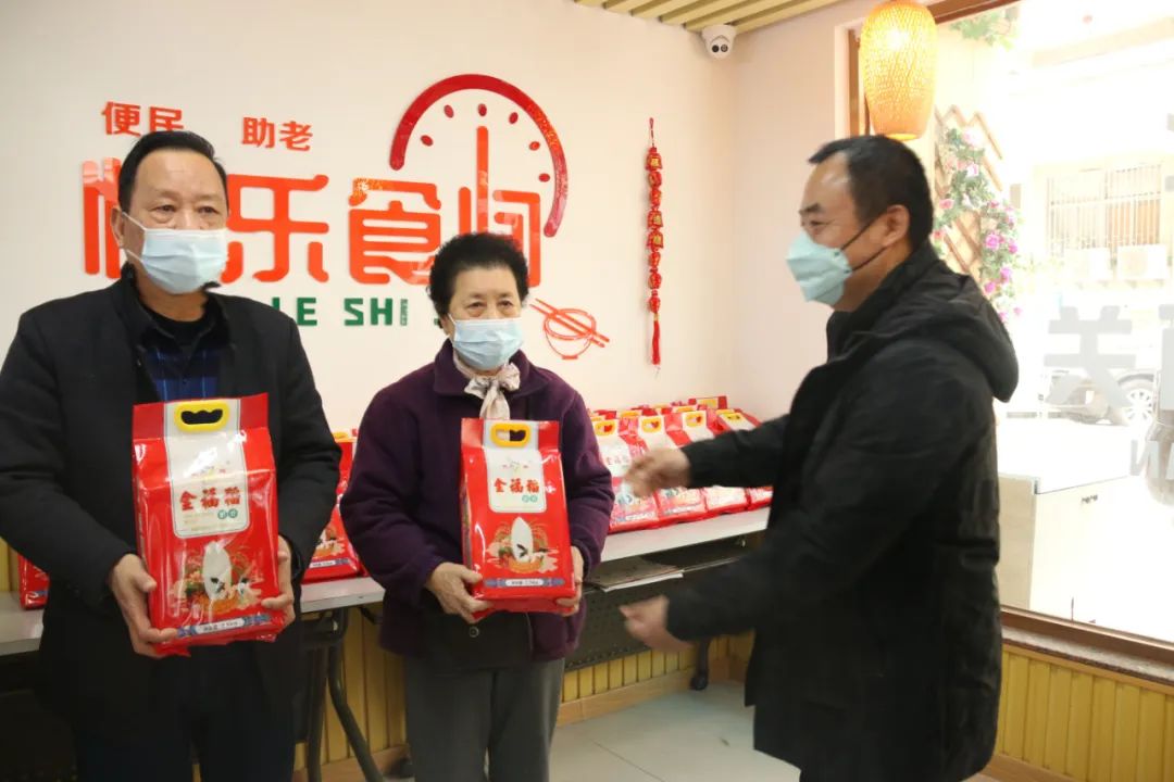 【网络中国节•春节】从舌尖到心间！这份团圆饭，够暖！
