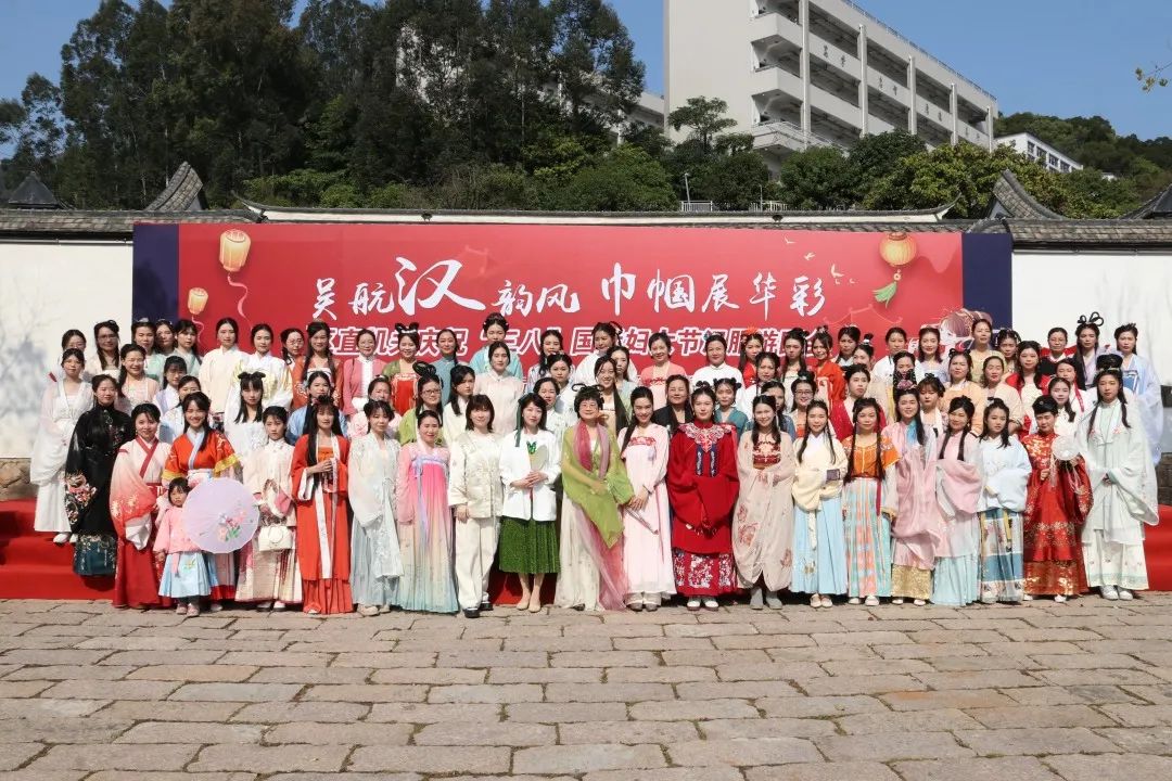 今天！向“女神”们致敬！