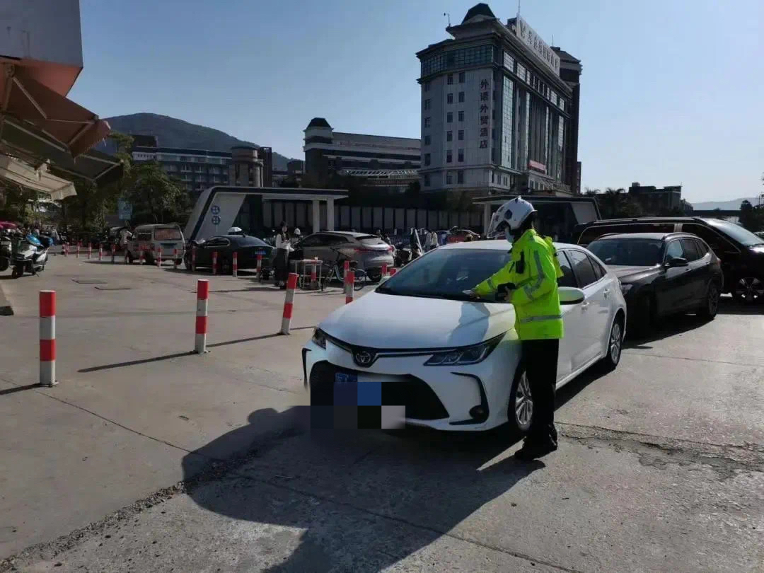 民声零距离 ||这所学校周边停车难！看长乐如何缓解！