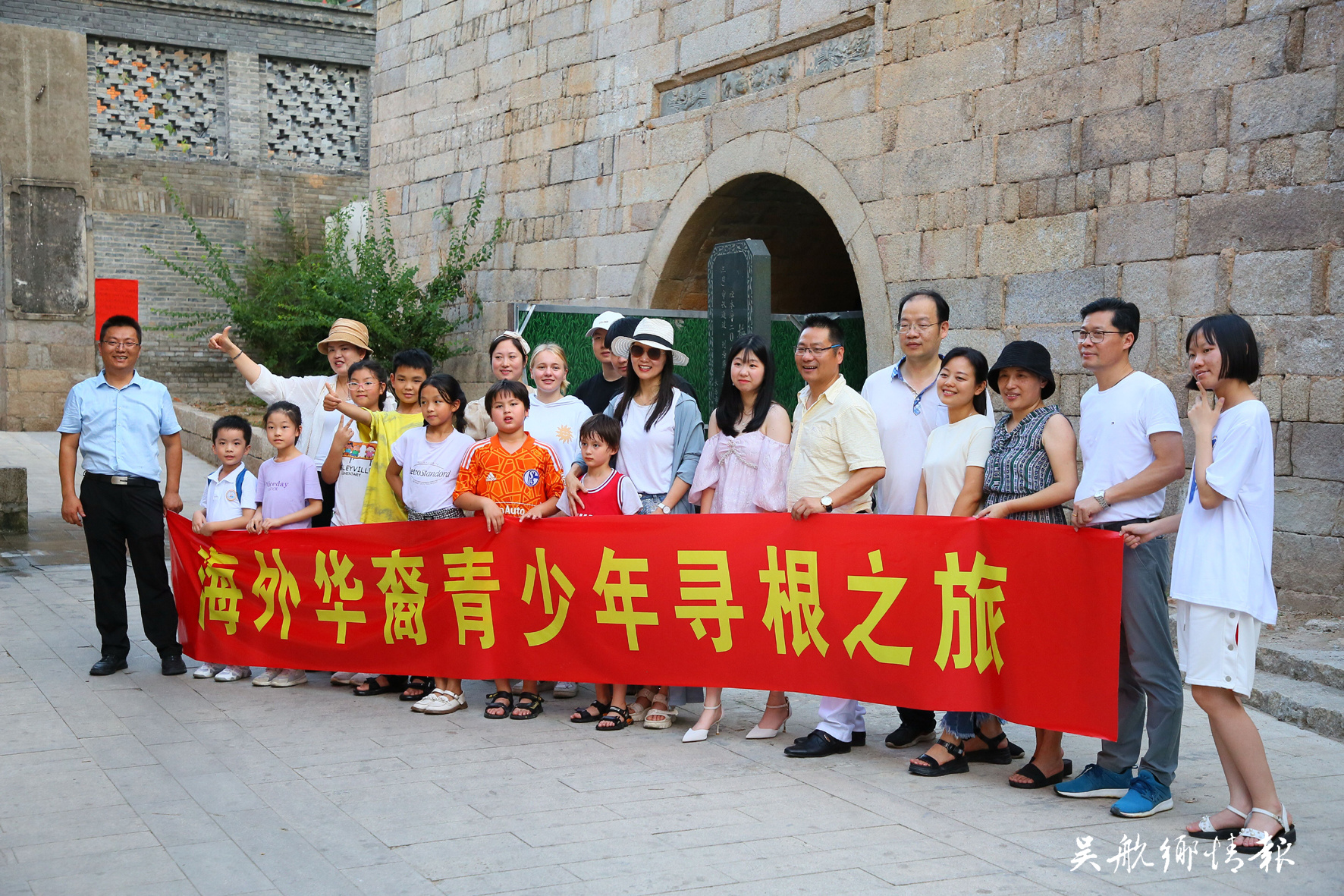 海外侨领及华裔青少年交流活动走进梅花镇