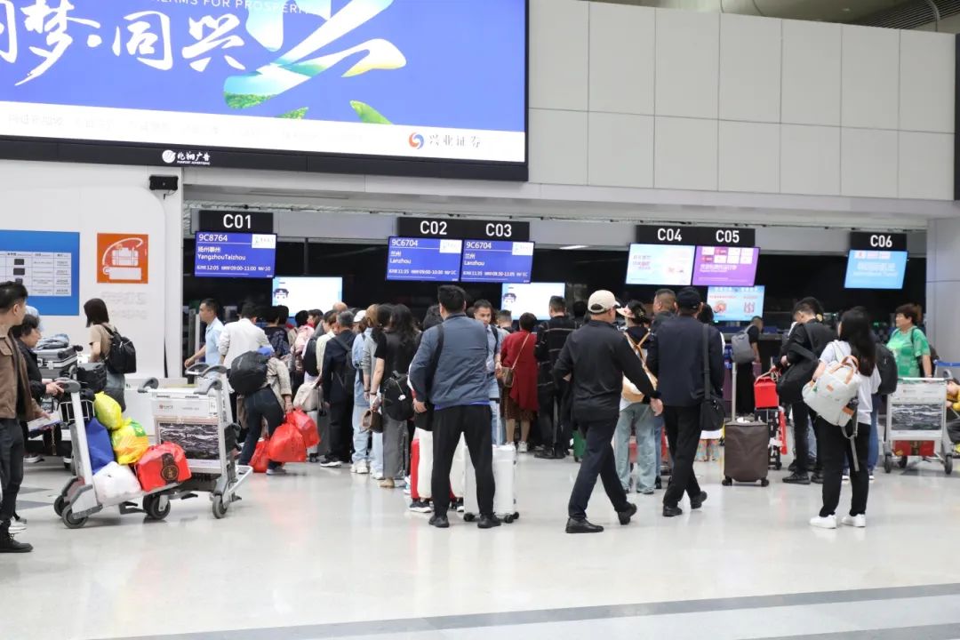 预计1536架次，22.3万余人次！这个“五一”，他们坚守“如一”！