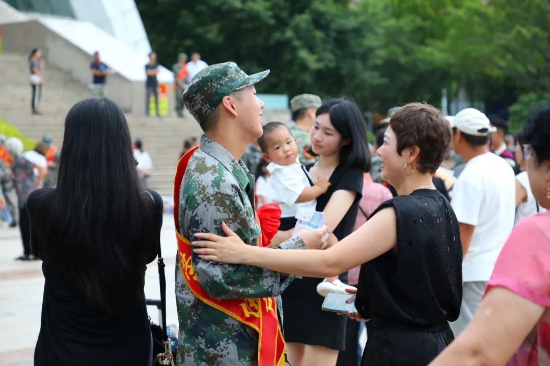 出征！长乐百名热血男儿奔赴军营！