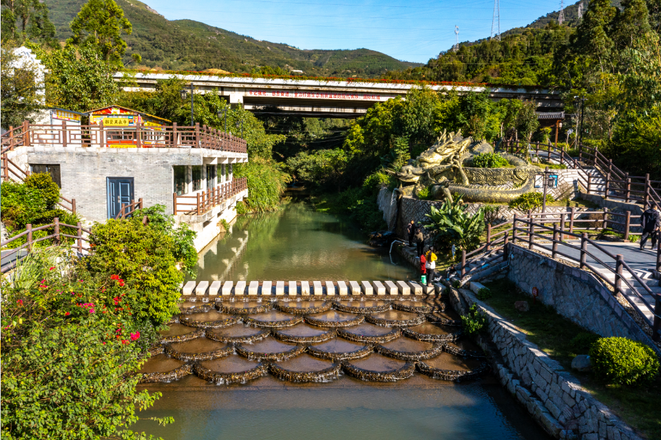 长乐：蓝天映城 碧水绕城 青山环城