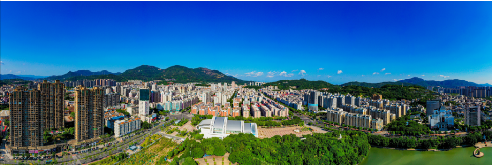 长乐：蓝天映城 碧水绕城 青山环城