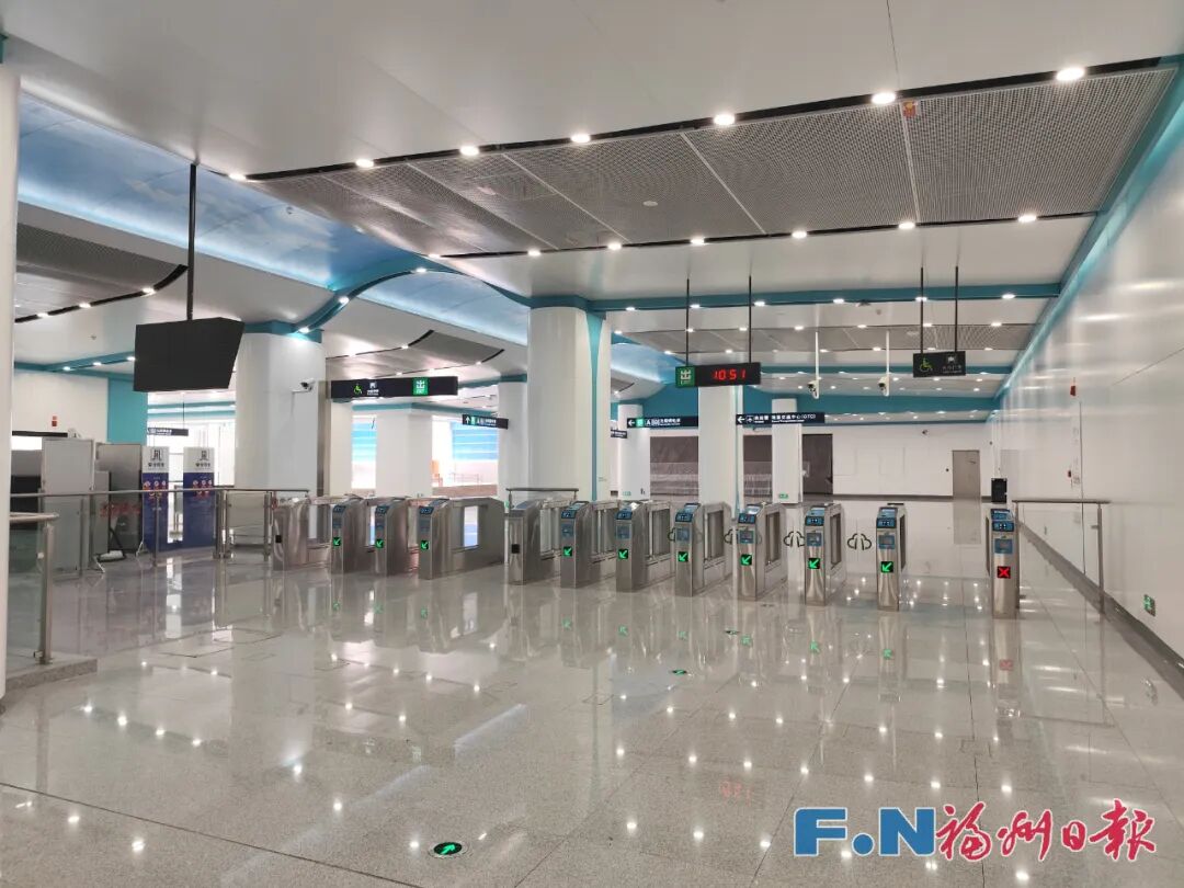 独家美照！滨海快线机场站！就在航站楼对面！