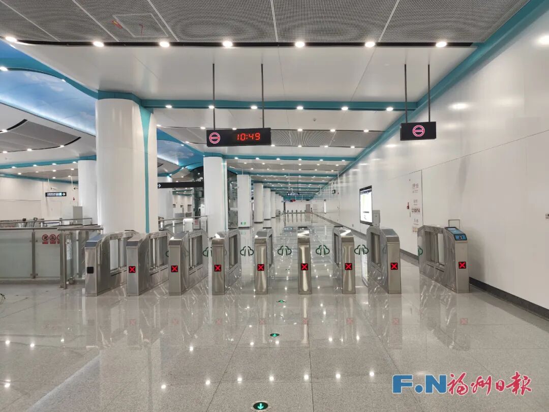 独家美照！滨海快线机场站！就在航站楼对面！