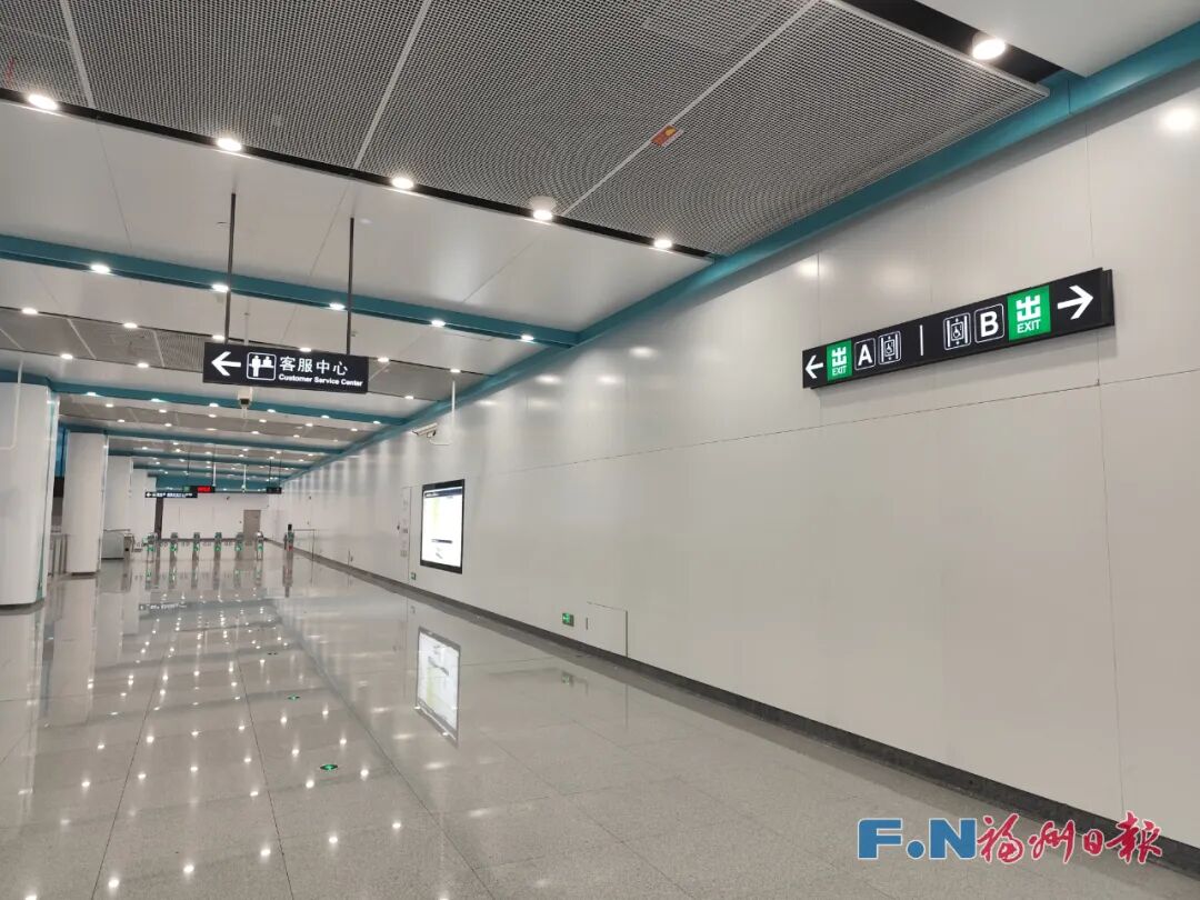 独家美照！滨海快线机场站！就在航站楼对面！