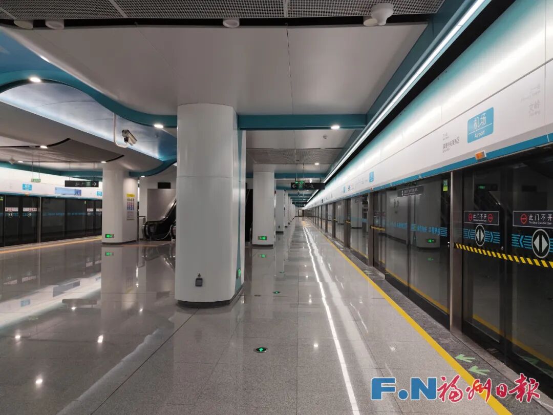独家美照！滨海快线机场站！就在航站楼对面！