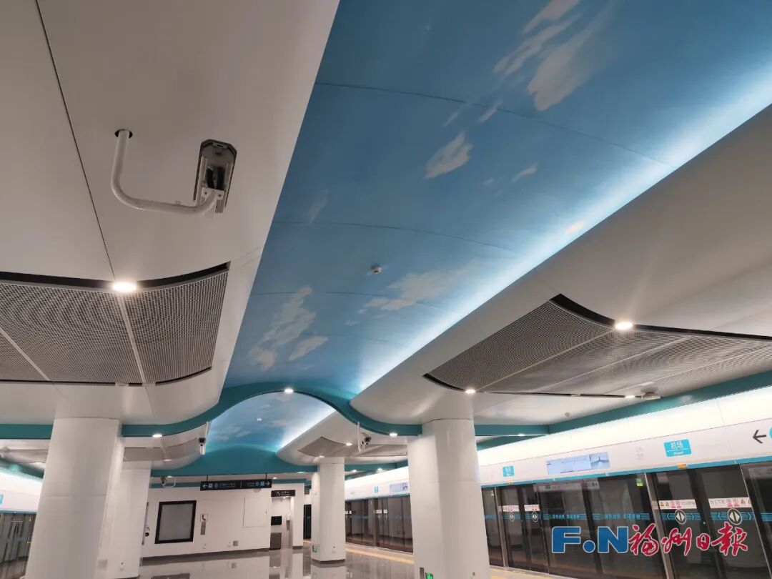 独家美照！滨海快线机场站！就在航站楼对面！