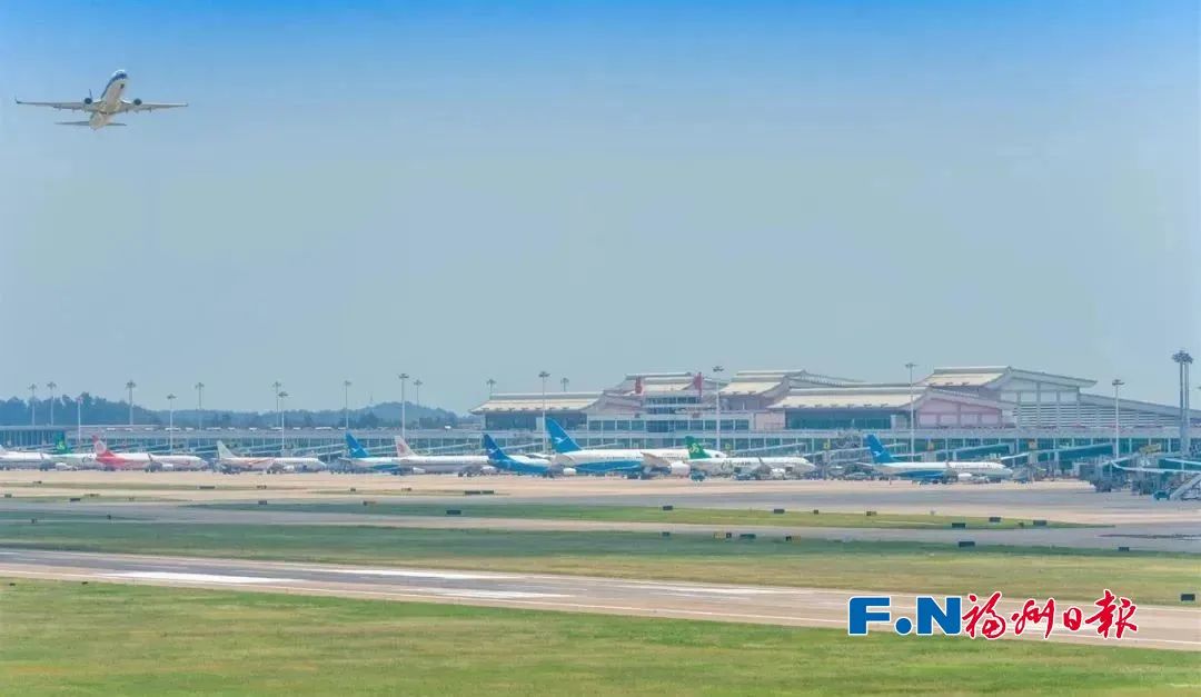 独家美照！滨海快线机场站！就在航站楼对面！