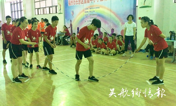 4版边4条首届中小学从花样跳绳比赛举行（无文字说明）.jpg