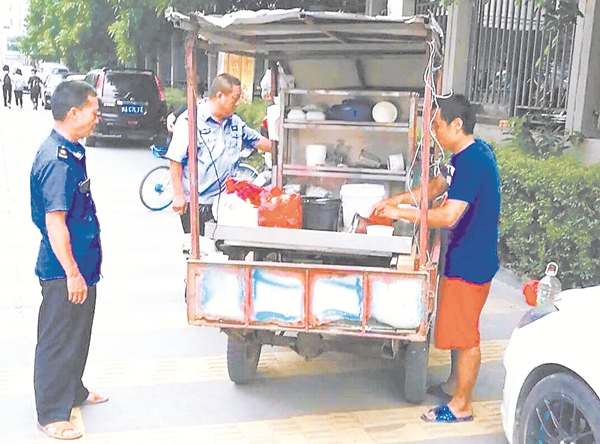 3版边5城建监察大队推动校园周边食品安全专项整治行动（无文字说明）.jpg