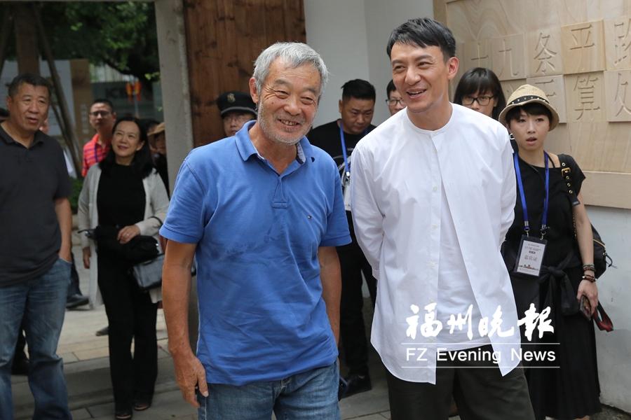 导演田壮壮和张震在吴清源会馆.
